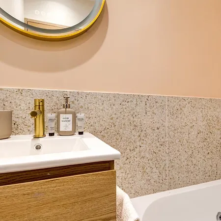 Lavie Maison Hot Tub Seaside Flat شقة *