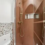 Апартаменты Lavie Maison Hot Tub Seaside Flat *