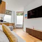 Апартаменты Lavie Maison Hot Tub Seaside Flat *